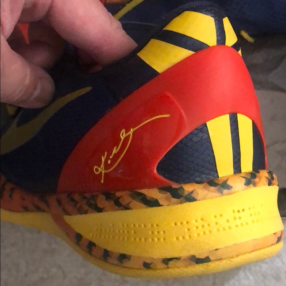 Kobe 8 System- Barcelona Tiger - Picture 2 of 7